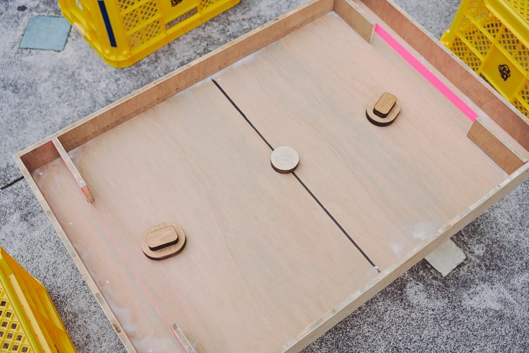 丹治さん参考画像3 木製サッカーゲーム